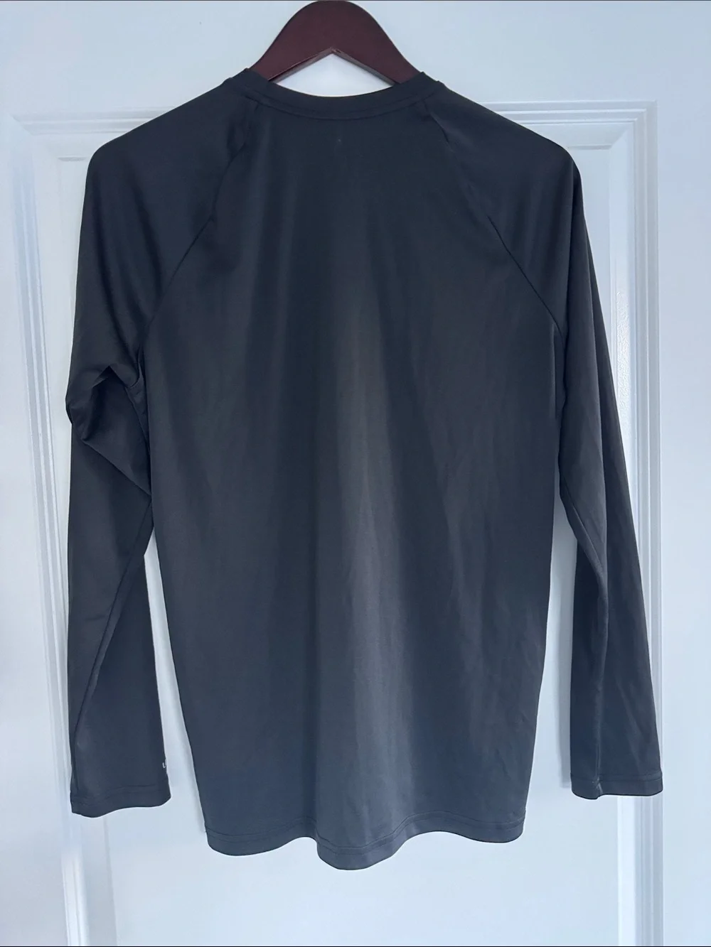 New Kids Nike Black Long Sleeve Lightweight Moisture Wicking Shirt S